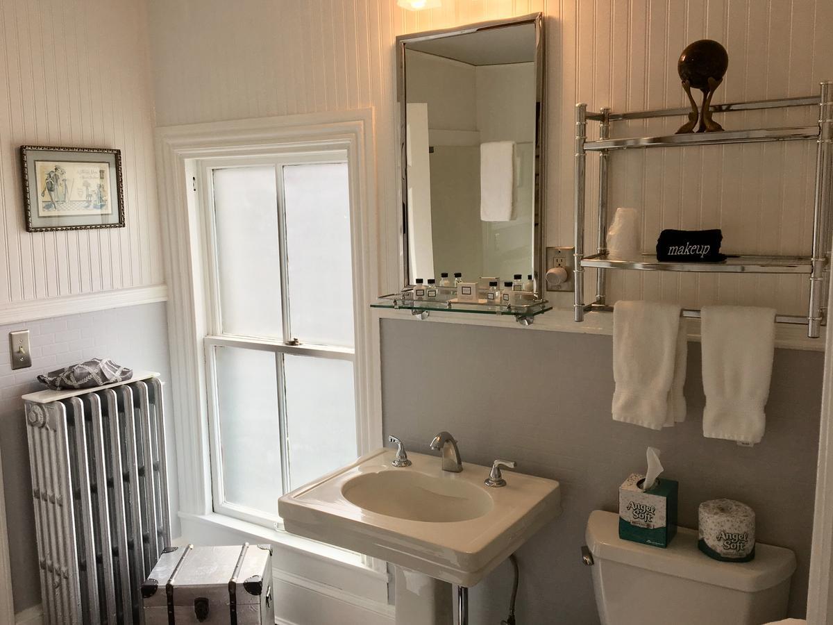 Queen Vic Guest House Provincetown Extérieur photo